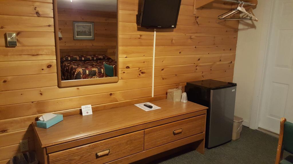Clark'S Beach Motel Олд-Фордж Экстерьер фото