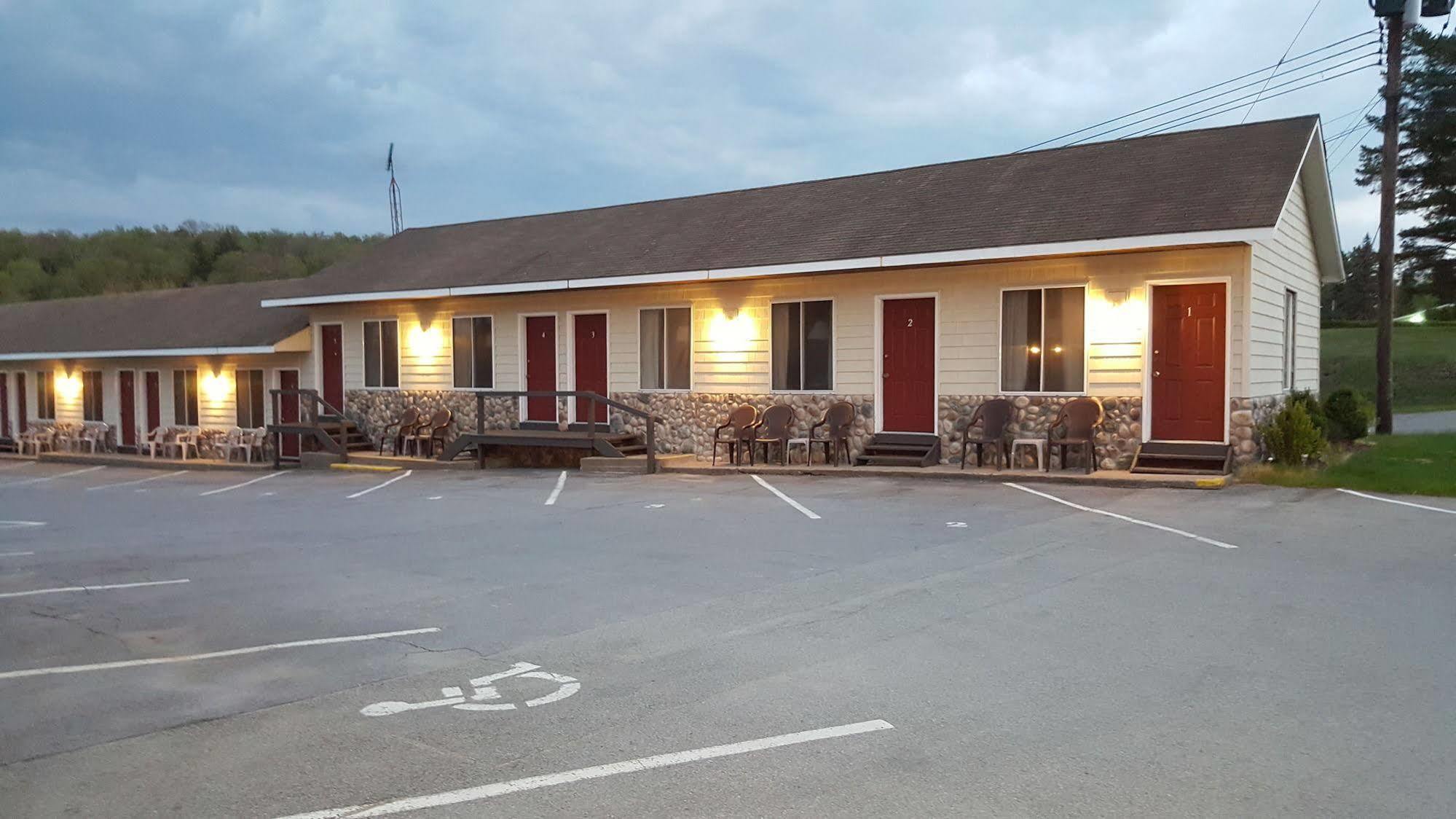 Clark'S Beach Motel Олд-Фордж Экстерьер фото