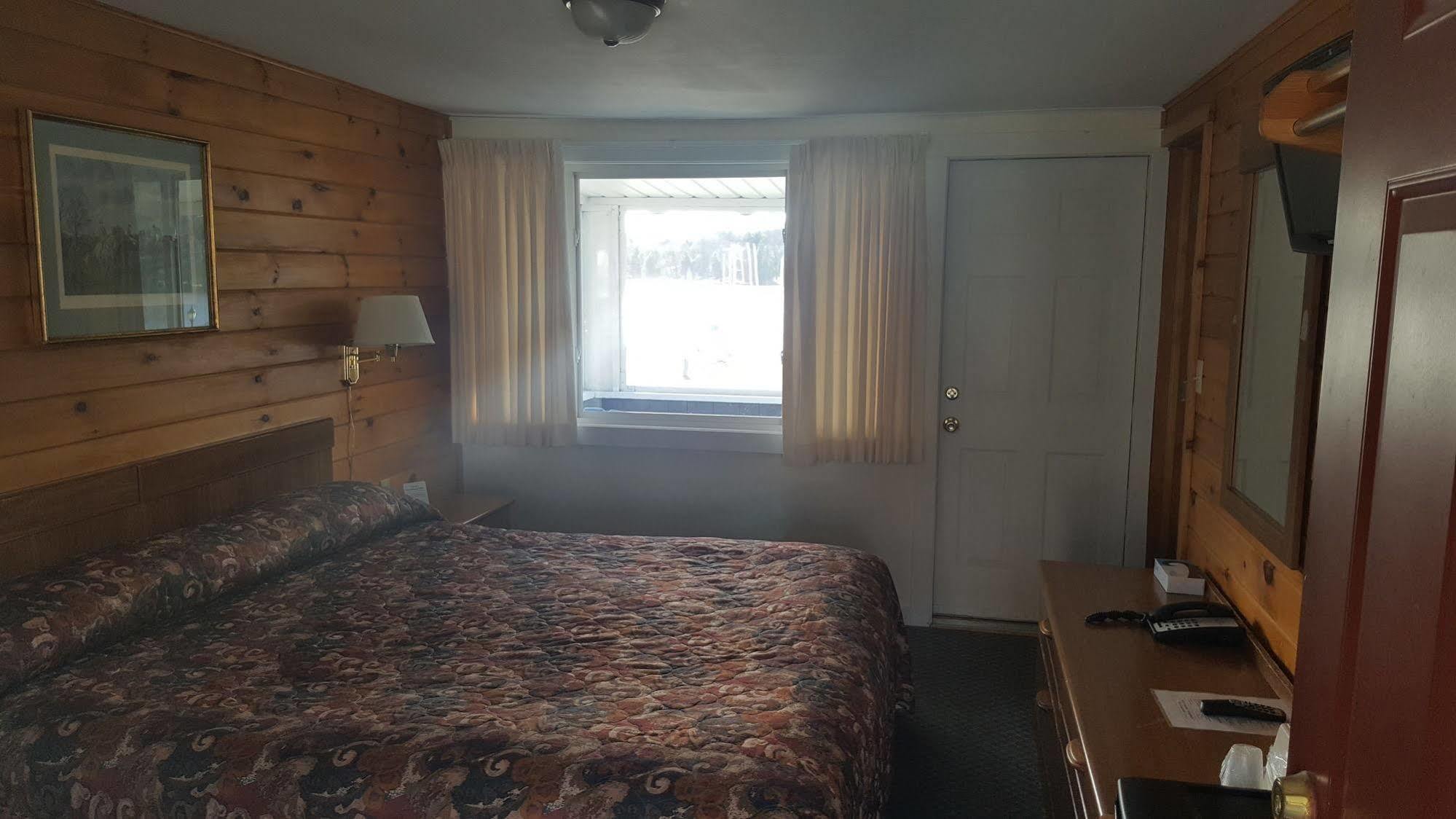 Clark'S Beach Motel Олд-Фордж Экстерьер фото