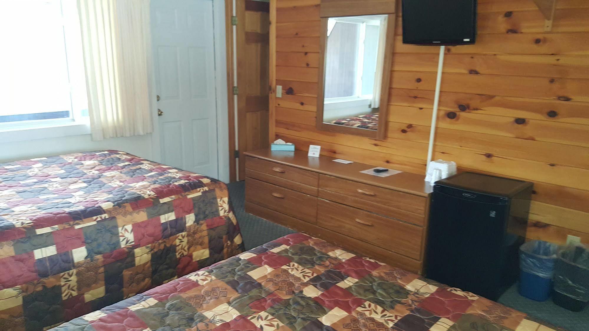 Clark'S Beach Motel Олд-Фордж Экстерьер фото