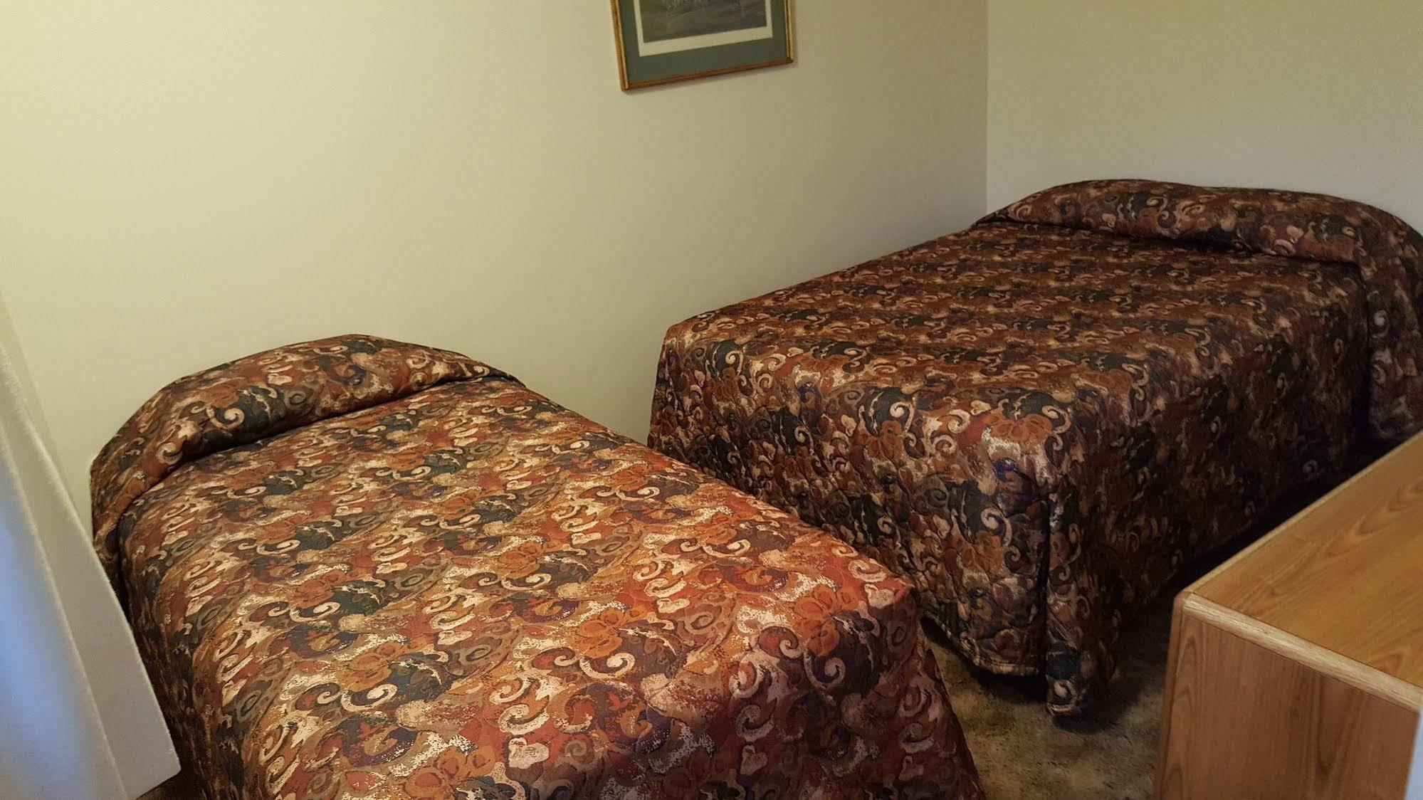 Clark'S Beach Motel Олд-Фордж Экстерьер фото
