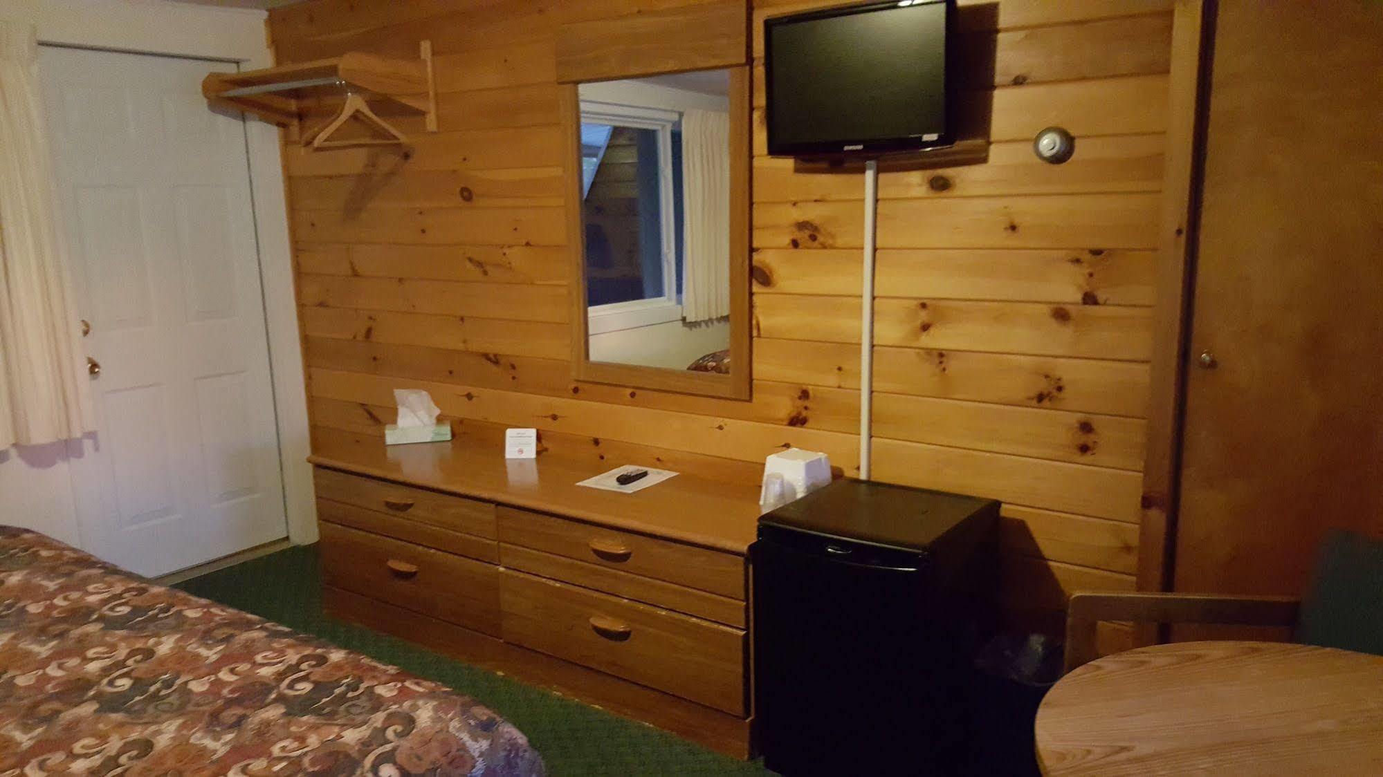 Clark'S Beach Motel Олд-Фордж Экстерьер фото
